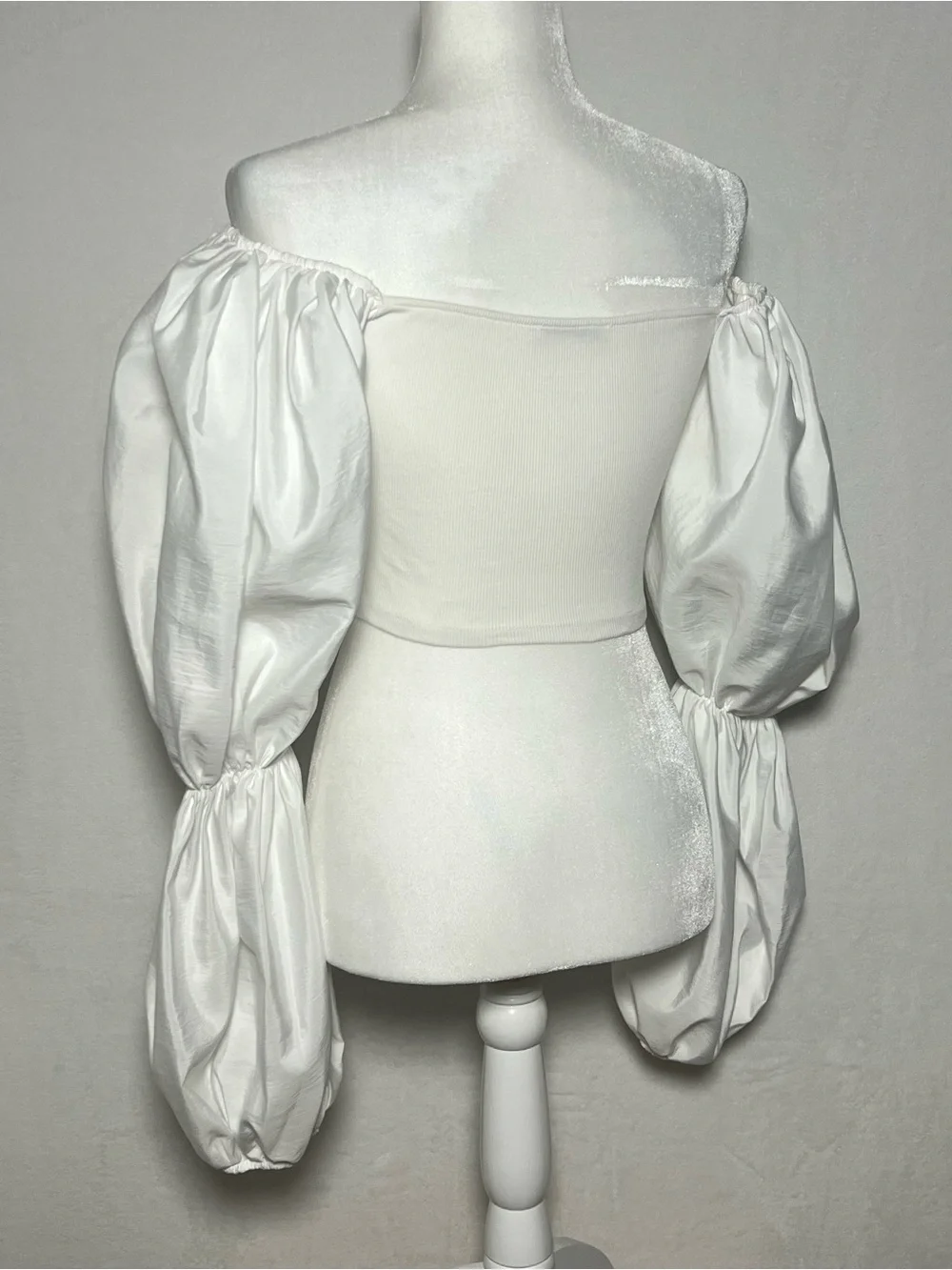ZARA White Puff-Sleeve Ribbed Ruched Stretch Crop Top Blouse - size M